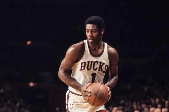 露无遗的比 露无遗的比